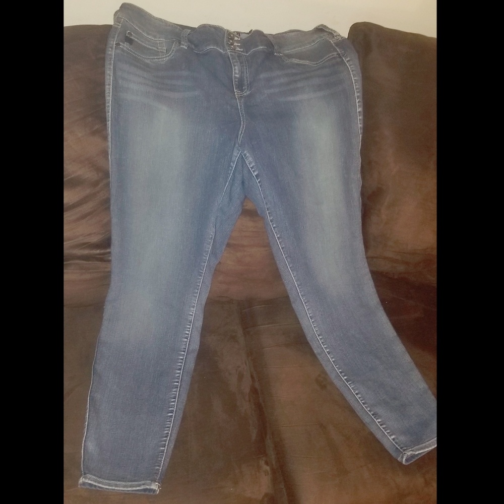 Torrid stretch size 20 skinny jeans